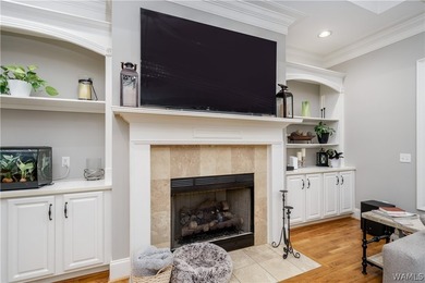 Stunning home located on the golf course in the highly desirable - photo 8
