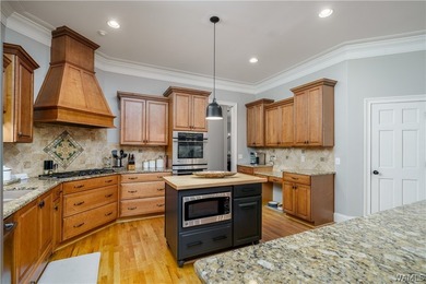 Stunning home located on the golf course in the highly desirable - photo 10
