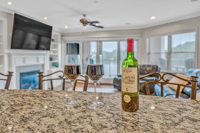 Beautiful 4th floor, end W/F condo features 4 BR, 3 full BA. End - photo 13