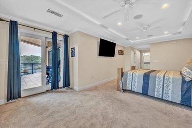 Beautiful 4th floor, end W/F condo features 4 BR, 3 full BA. End - photo 18