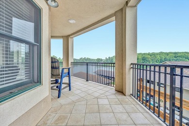 Beautiful 4th floor, end W/F condo features 4 BR, 3 full BA. End - photo 21