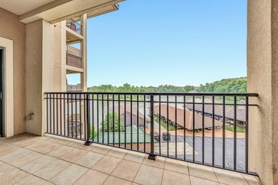 Beautiful 4th floor, end W/F condo features 4 BR, 3 full BA. End - photo 24