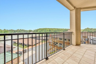 Beautiful 4th floor, end W/F condo features 4 BR, 3 full BA. End - photo 25