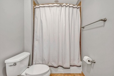 Beautiful 4th floor, end W/F condo features 4 BR, 3 full BA. End - photo 27