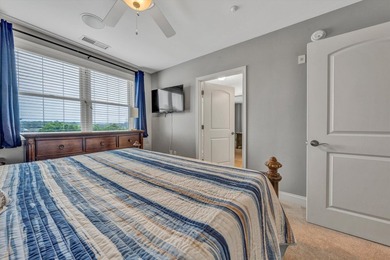 Beautiful 4th floor, end W/F condo features 4 BR, 3 full BA. End - photo 30