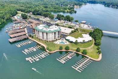 Beautiful 4th floor, end W/F condo features 4 BR, 3 full BA. End - photo 34