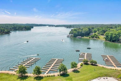 Beautiful 4th floor, end W/F condo features 4 BR, 3 full BA. End - photo 36