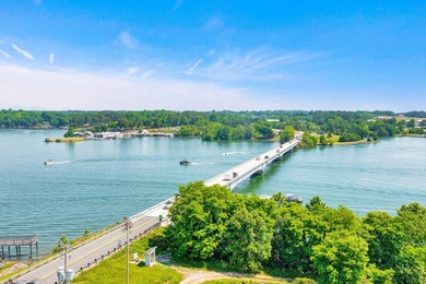 Beautiful 4th floor, end W/F condo features 4 BR, 3 full BA. End - photo 38