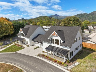 Welcome Home to Style, Comfort, and Location! This stunning - photo 2