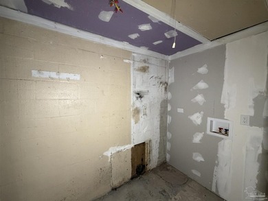 This 3 bedroom, 2 bath house features new appliances, updated - photo 4
