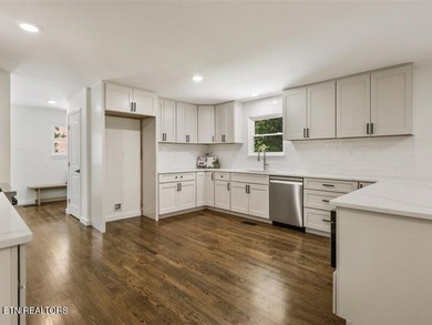 Prestigious Riverbend Estate located on almost an acre level lot - photo 15