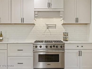 Prestigious Riverbend Estate located on almost an acre level lot - photo 17