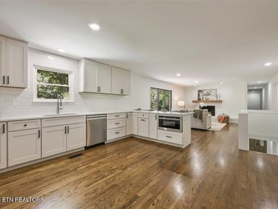 Prestigious Riverbend Estate located on almost an acre level lot - photo 18