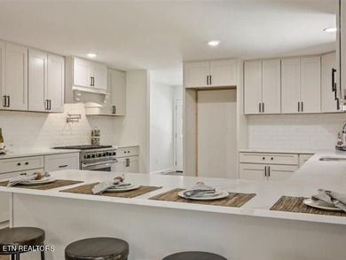 Prestigious Riverbend Estate located on almost an acre level lot - photo 20