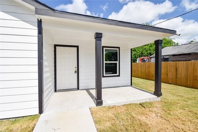 Move in ready!! Welcome to this new construction home offering - photo 2