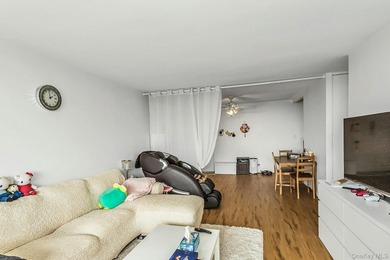 Beautiful *F* Line one bedroom unit with a terrace and a nice - photo 14