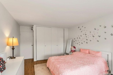 Beautiful *F* Line one bedroom unit with a terrace and a nice - photo 16