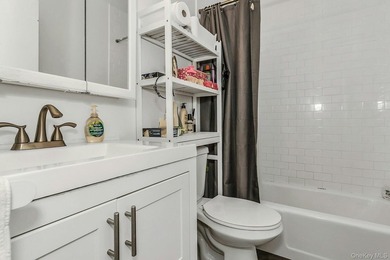 Beautiful *F* Line one bedroom unit with a terrace and a nice - photo 17