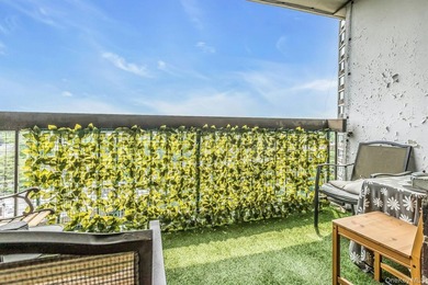 Beautiful *F* Line one bedroom unit with a terrace and a nice - photo 18