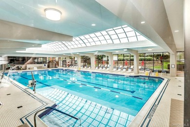 Beautiful *F* Line one bedroom unit with a terrace and a nice - photo 20