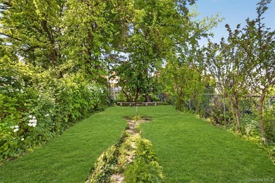 Refreshed and charming 3-bedroom tri-level brick home features a - photo 24