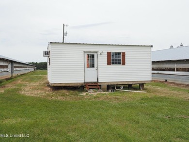 This 6-house poultry broiler farm, situated just north of - photo 33