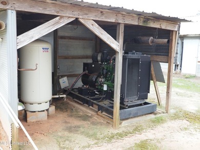 This 6-house poultry broiler farm, situated just north of - photo 35