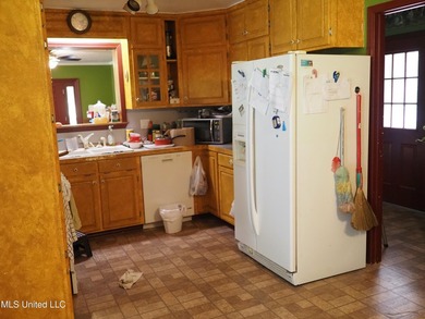 This 6-house poultry broiler farm, situated just north of - photo 42