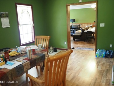 This 6-house poultry broiler farm, situated just north of - photo 43