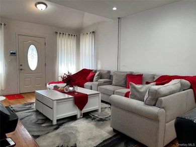 Welcome to this beautifully maintained and move-in ready - photo 2