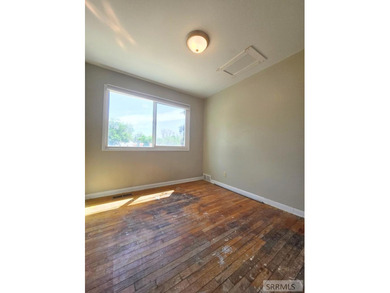 Welcome home to this cozy, single level residence! Located in a - photo 21