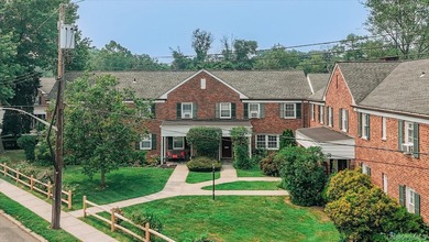 Discover this beautifully updated 2 bedroom, 1 full bath home - photo 22