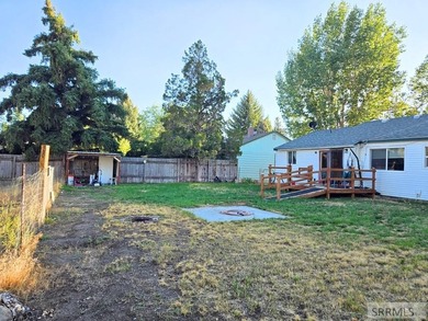 Welcome home to this cozy, single level residence! Located in a - photo 23