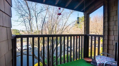Spacious 3 bedroom, 2.5 bathroom split-level condo offering 1 - photo 18