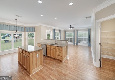 Welcome to Traditional elegant living in this 4 sided brick - photo 18