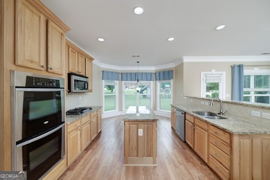 Welcome to Traditional elegant living in this 4 sided brick - photo 19