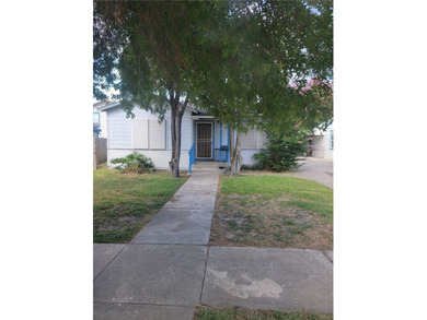 Charming 3-bedroom, 2-bath home conveniently located with quick - photo 1