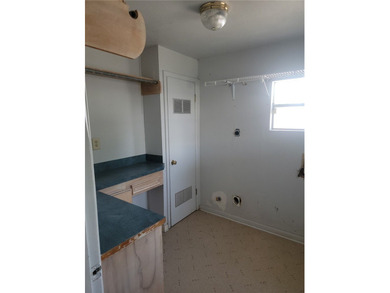 Charming 3-bedroom, 2-bath home conveniently located with quick - photo 6