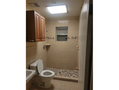 Charming 3-bedroom, 2-bath home conveniently located with quick - photo 7