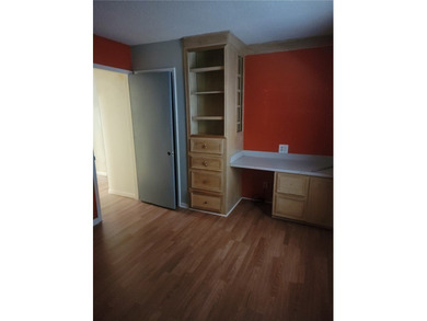Charming 3-bedroom, 2-bath home conveniently located with quick - photo 8