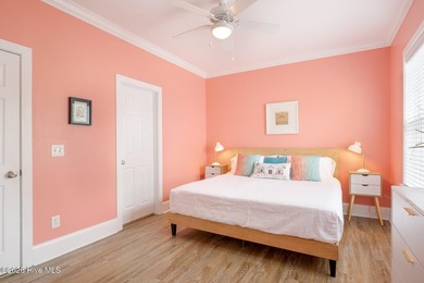 Welcome to Pie Seas, just a few short blocks from the beach in - photo 28