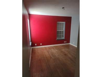 Charming 3-bedroom, 2-bath home conveniently located with quick - photo 9