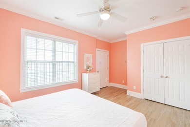 Welcome to Pie Seas, just a few short blocks from the beach in - photo 29