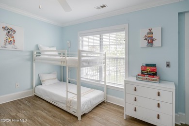 Welcome to Pie Seas, just a few short blocks from the beach in - photo 31