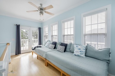Welcome to Pie Seas, just a few short blocks from the beach in - photo 35