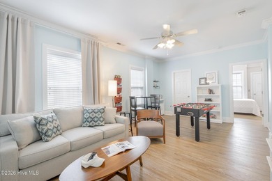 Welcome to Pie Seas, just a few short blocks from the beach in - photo 44