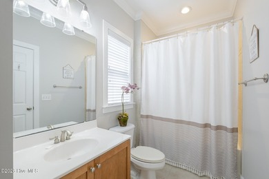 Welcome to Pie Seas, just a few short blocks from the beach in - photo 45