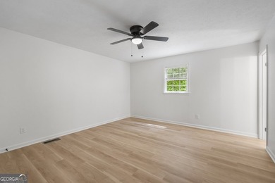 Fully remodeled and move-in ready, this updated 1980s - photo 15