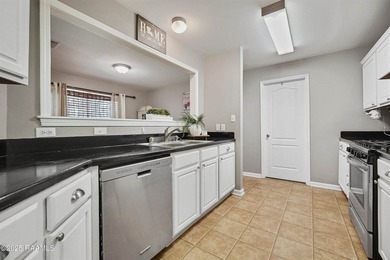 This beautifully maintained 2,139 sq. ft. home offers 3 bedrooms - photo 5