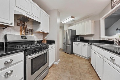 This beautifully maintained 2,139 sq. ft. home offers 3 bedrooms - photo 6